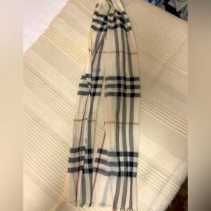 Burberry long crinkle cotton scarf